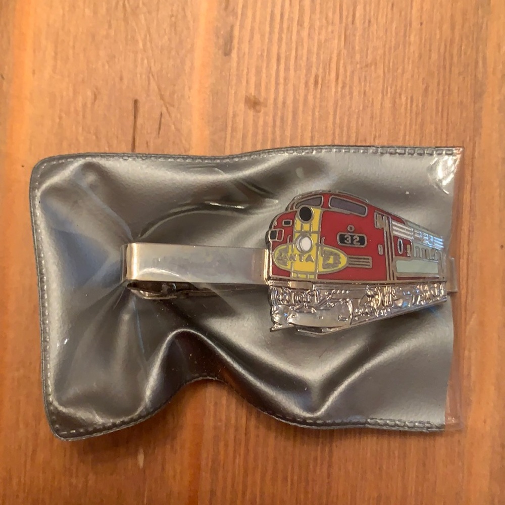 Railroad tie clip